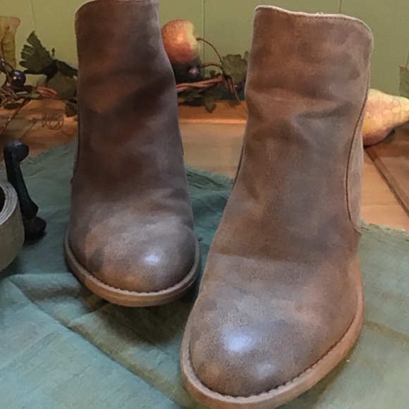 Qupid Taupe Suede Bootie  Size 8 - Picture 5 of 6